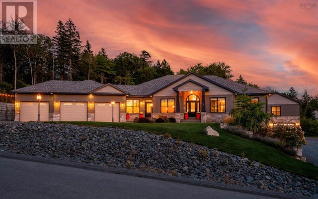 561 Heddas Way, Fall River