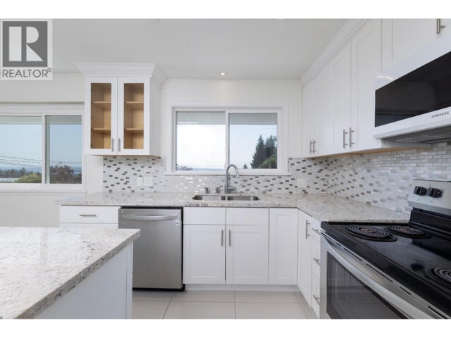 1895 Rosebery Avenue, West Vancouver