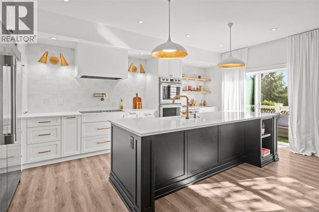 4 4583 Wilkinson Rd, Saanich