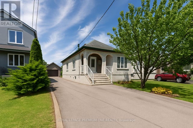 130 Jay Street, Toronto (maple Leaf)