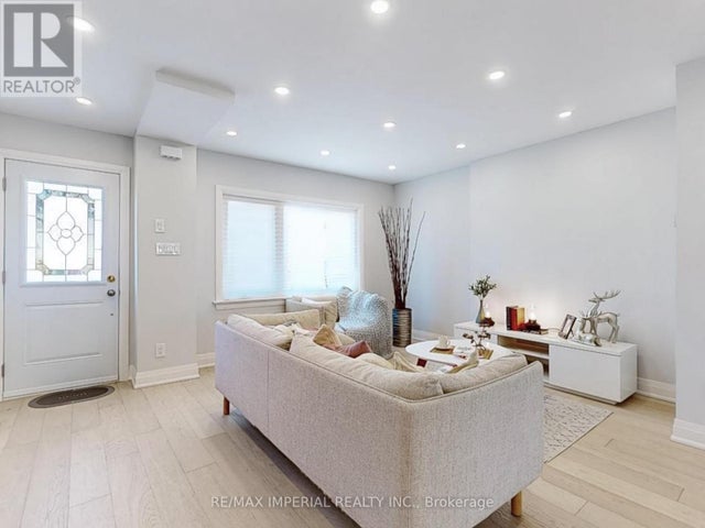 9 Lesmount Avenue, Toronto (danforth Village-East York)