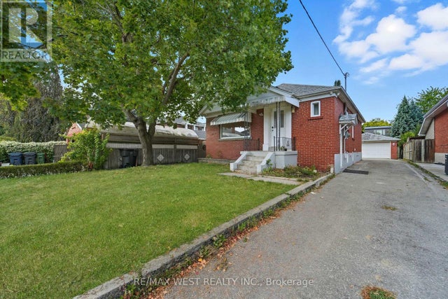 38 Feltham Avenue, Toronto (rockcliffe-Smythe)