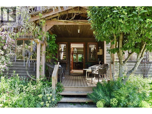 8084 Redrooffs Road, Halfmoon Bay