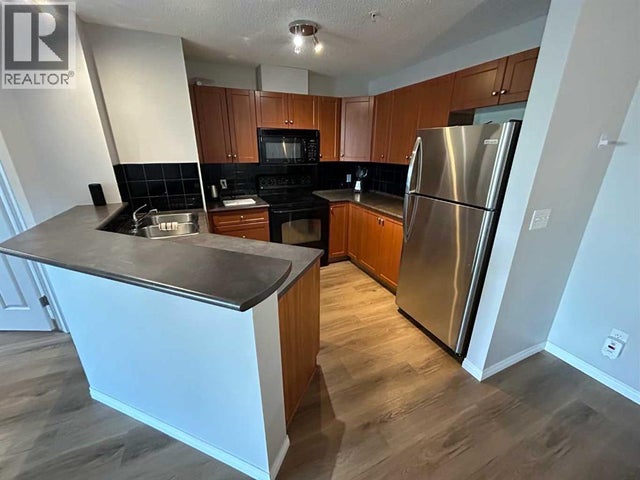 2118, 505 Railway Street W, Cochrane