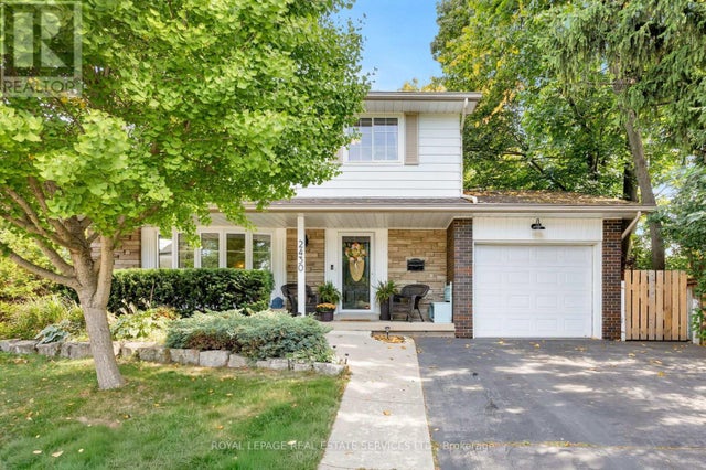 2430 Redfern Road, Burlington (brant)