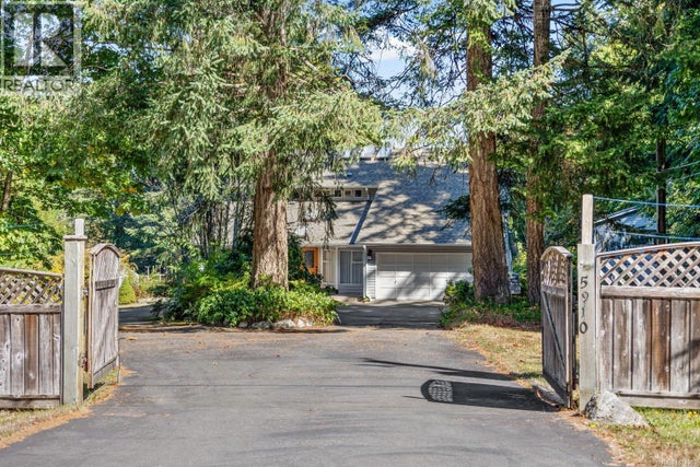 5910 Sea Terrace Rd, Courtenay