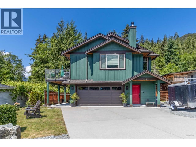 746 Upper Crescent, Squamish