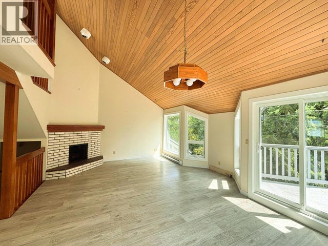 9 5753 Wharf Avenue, Sechelt