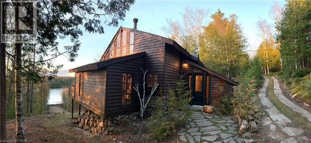 2724 River Road, Ompah