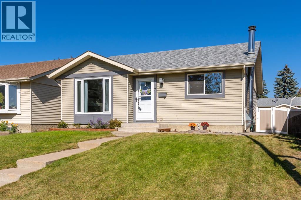 7 Erin Park Bay Se, Calgary