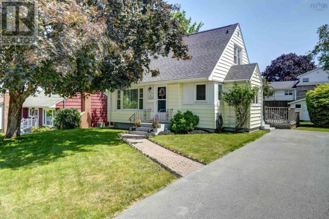 6 Piers Avenue, Halifax