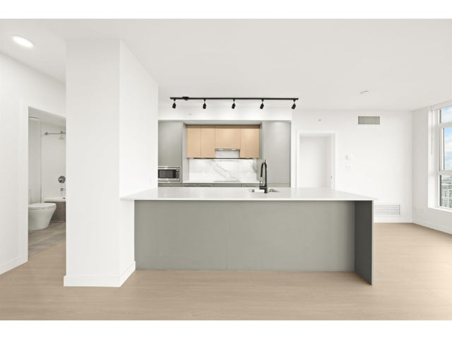 4106 13745 George Junction, Surrey