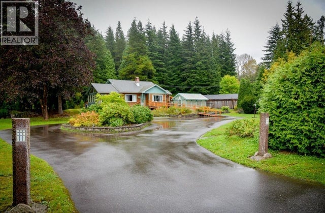 4822 Halliwell Avenue, Terrace