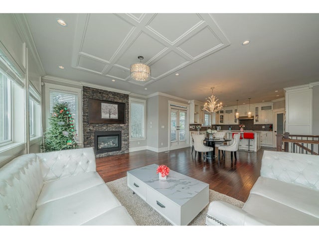 15807 Buena Vista Avenue, White Rock