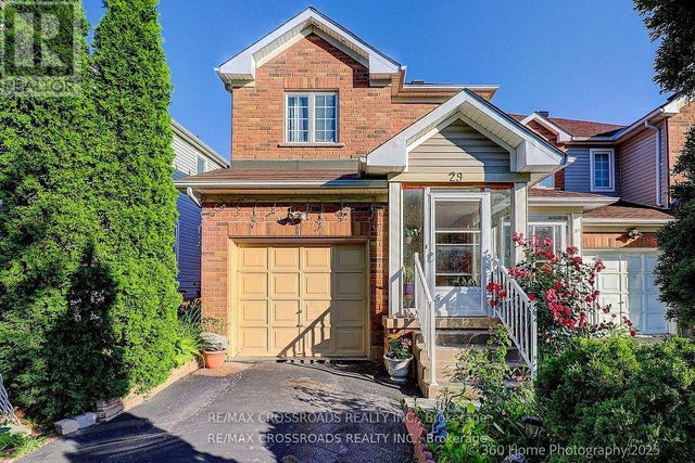 29 Billingsley Crescent, Markham (cedarwood)