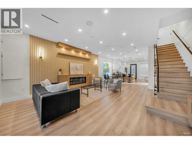 1 2705 East 3rd Avenue, Vancouver