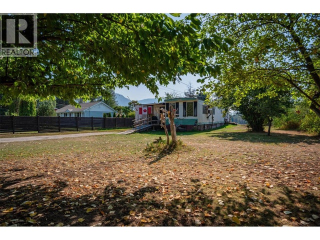 126 100th Street, Castlegar