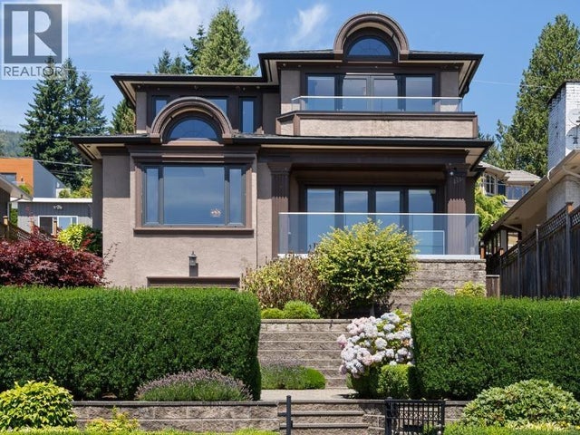 2171 Queens Avenue, West Vancouver