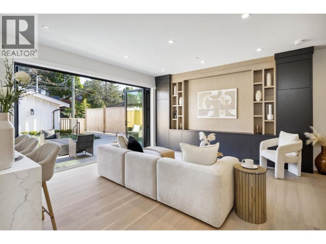 #2 2244 E 11th Avenue, Vancouver