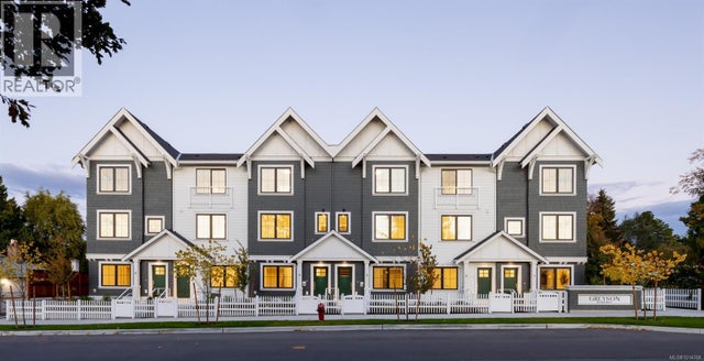 Th10 3450 Whittier Ave, Saanich