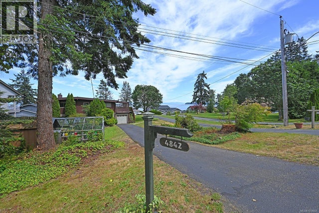 4842 Kilmarnock Dr, Courtenay