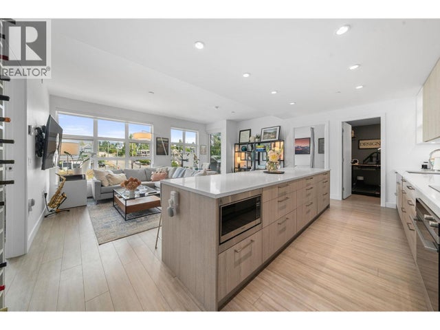 413 747 E 3rd Street, North Vancouver