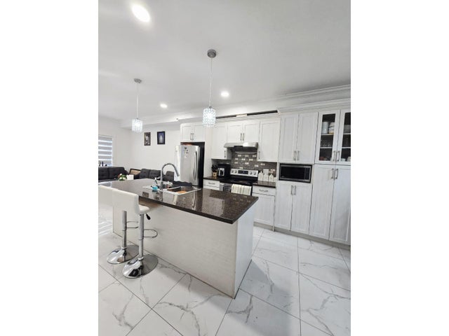 73 9405 121 Street, Surrey