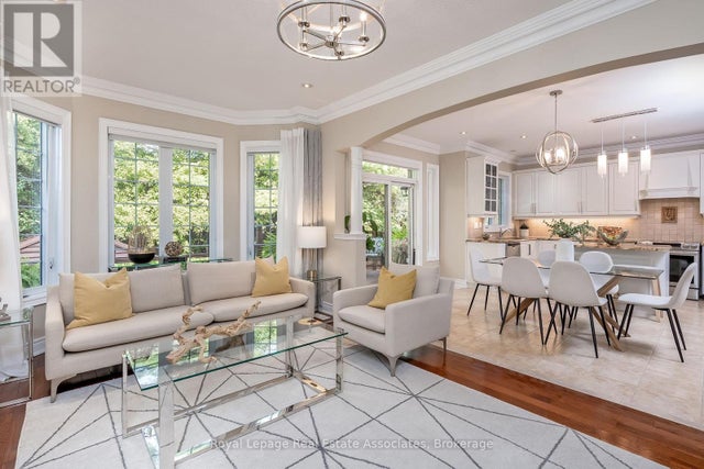 2257 Adirondak Trail, Oakville (wm Westmount)