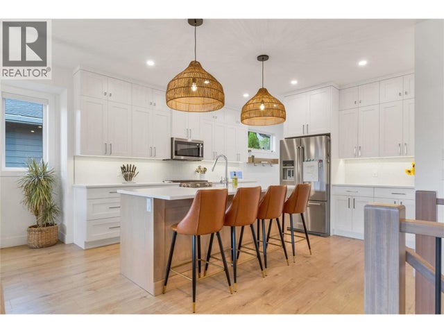 11559 Middleton Court, Lake Country