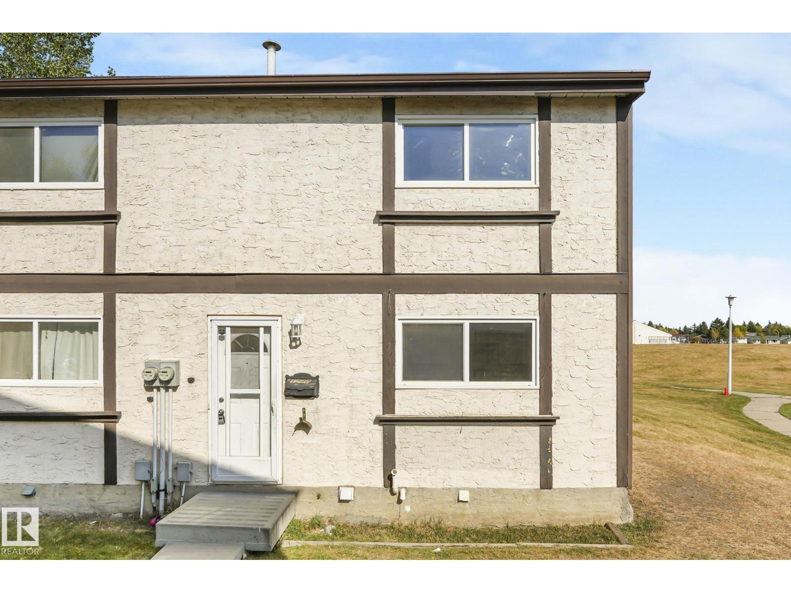 1280 Lakewood Rd W Nw, Edmonton