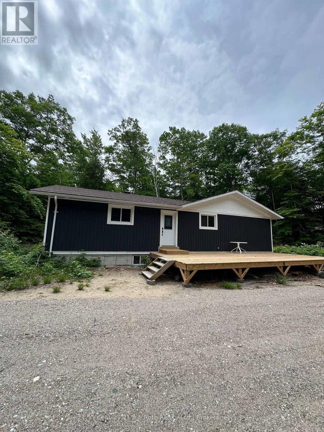 1 Waagosh Miikans Lane W, Christian Island 30 (beausoleil First Nation)