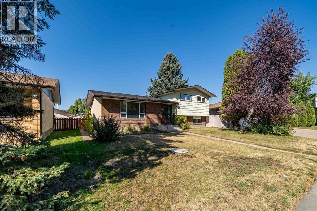 14 Ross Glen Green Se, Medicine Hat