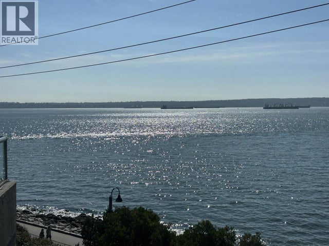 203 2190 Argyle Avenue, West Vancouver