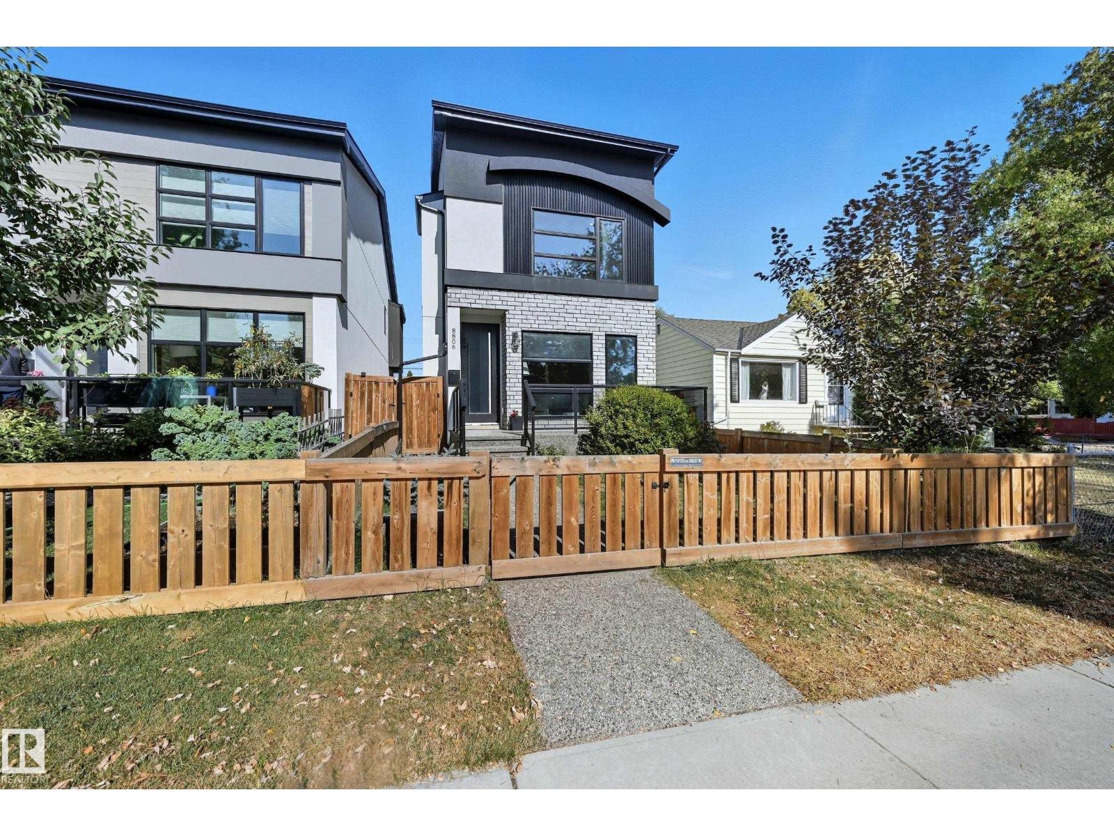 8806 85 Av Nw, Edmonton