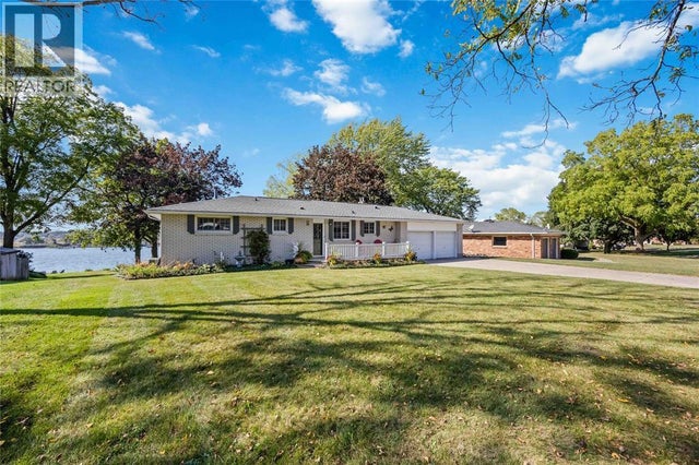 563 Riverside Drive, St Clair