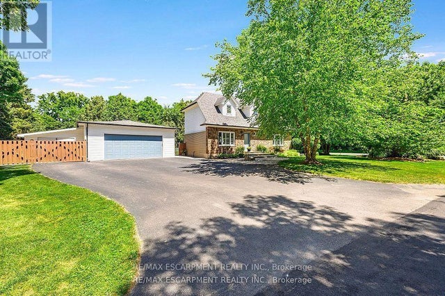 6487 Panton Street, Burlington