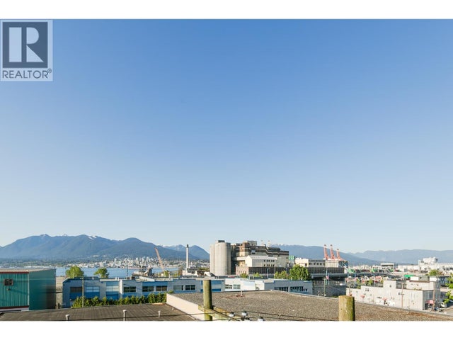 302 933 E Hastings Street, Vancouver