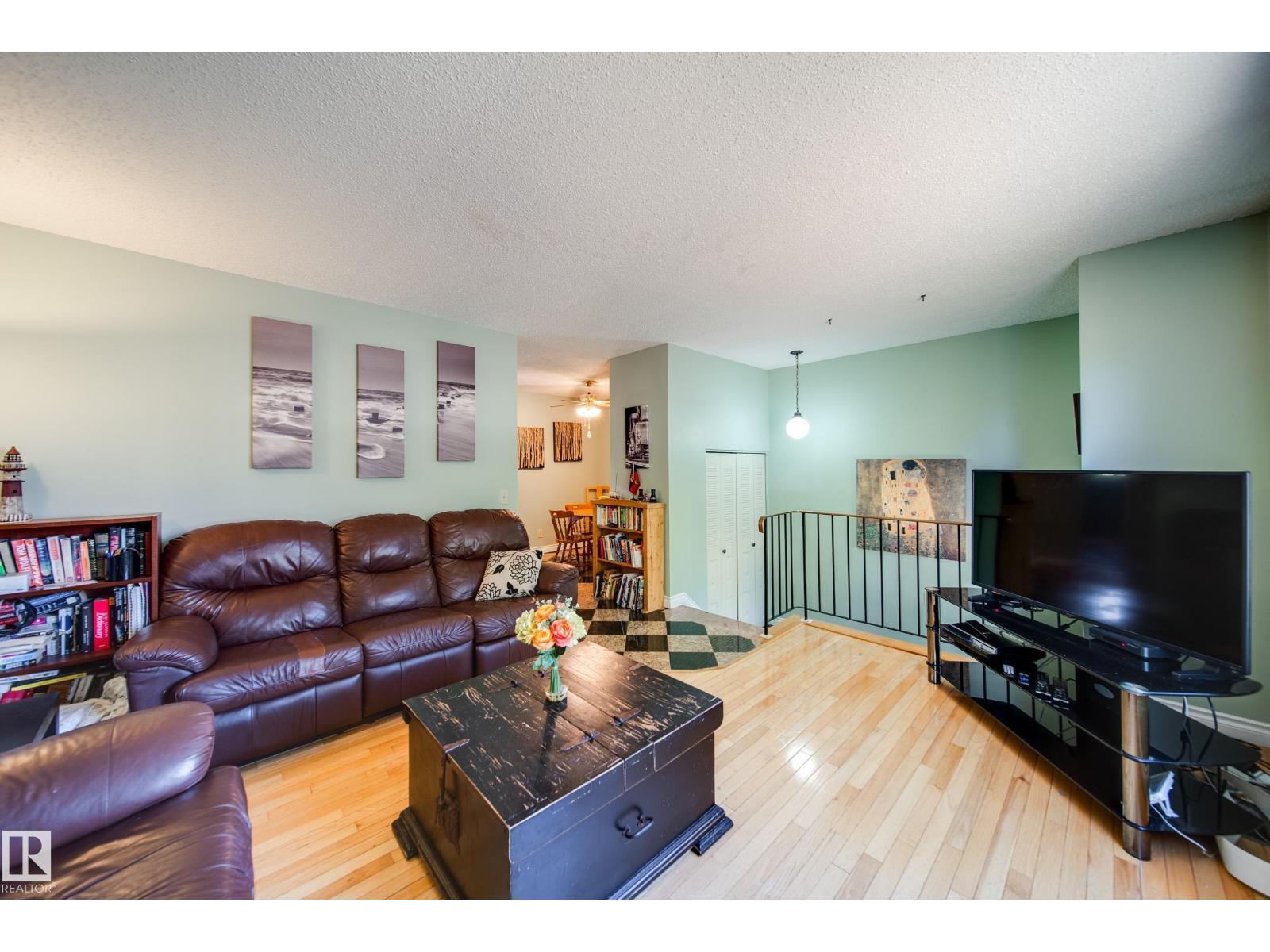 102 Woodvale Rd W Nw, Edmonton