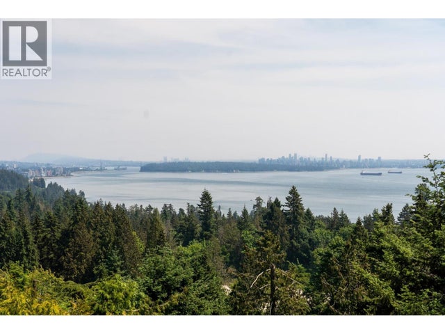 4882 Vista Place, West Vancouver