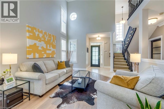 16 Sweetman Drive, Dundas