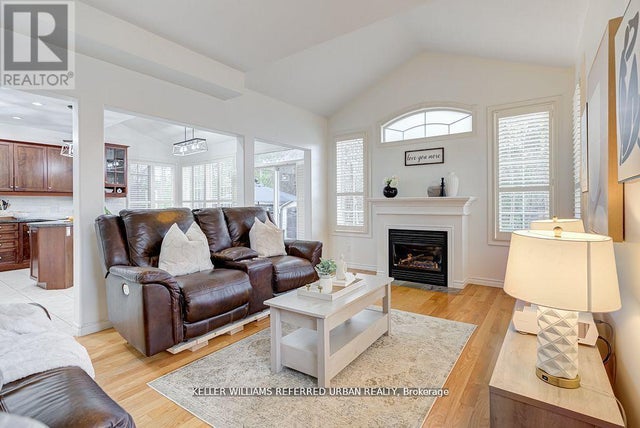 2 Thistledown Crescent, Whitby (taunton North)