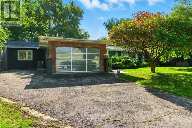 230 South Service Road, Mississauga (mineola)