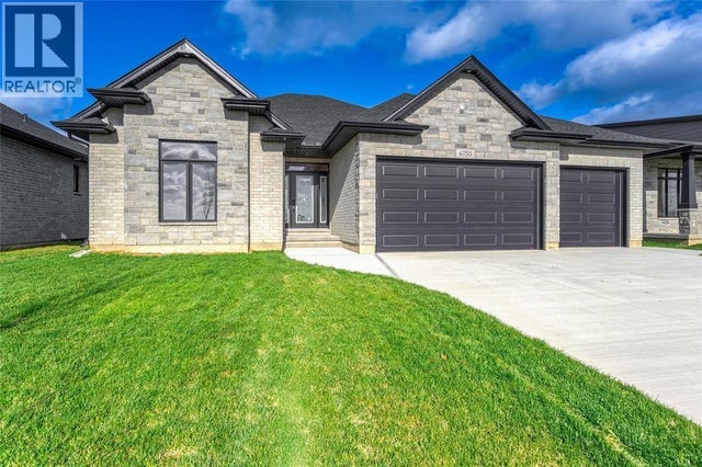 3562 Paul Crescent, Plympton-Wyoming