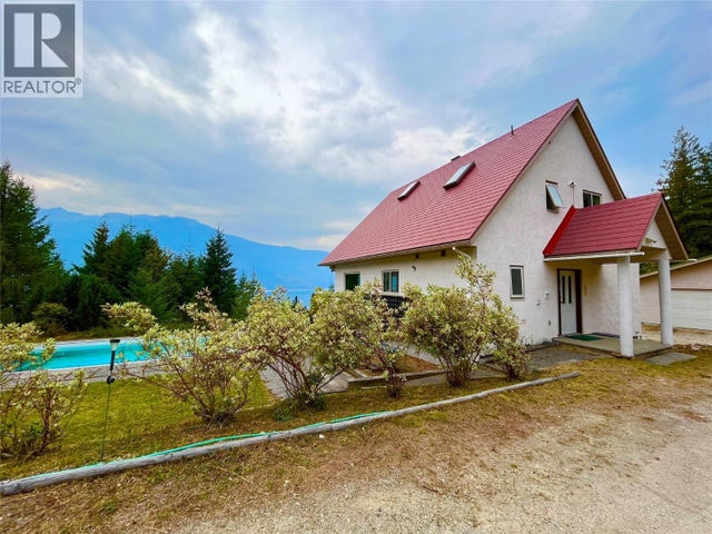 455 Crescent Bay Road, Nakusp