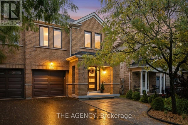 908 Oaktree Crescent, Newmarket (summerhill Estates)