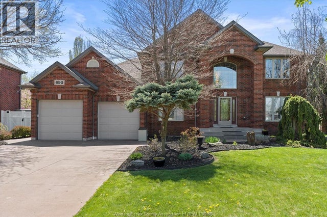 692 George Kennedy Way, Lakeshore