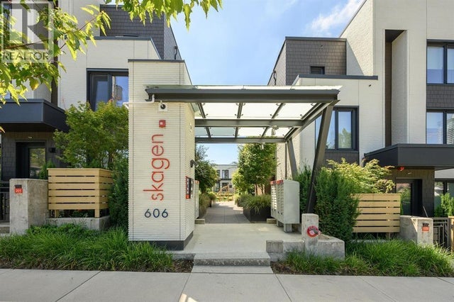 202 606 Foster Avenue, Coquitlam