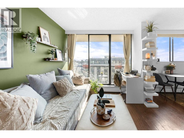 706 145 St. Georges Avenue, North Vancouver