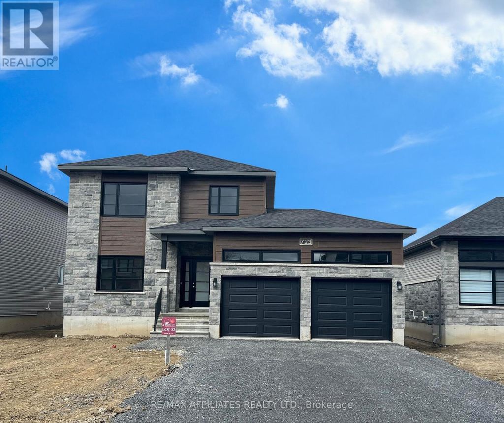 1055 Chablis Crescent, Russell