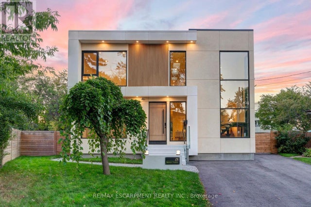 28 Dunsmore Gardens, Toronto (clanton Park)